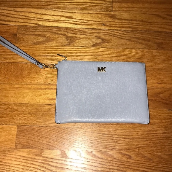 Michael Kors Handbags - MICHAEL KORS wristlet